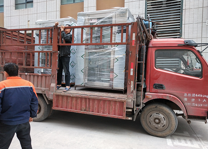 新民藥業(yè)不銹鋼風(fēng)淋室發(fā)貨實拍